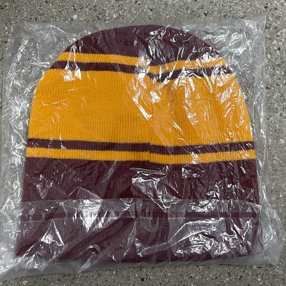 New in Bag Central Michigan University CMU Detroit Pistons Beanie Stocking Cap - Picture 4 of 4